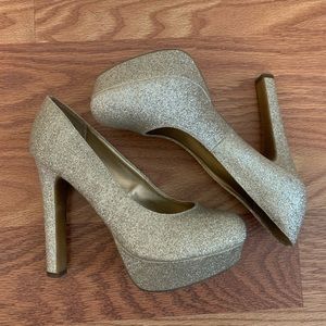 GOLD & SPARKLY PLATFORM HEELS ✨